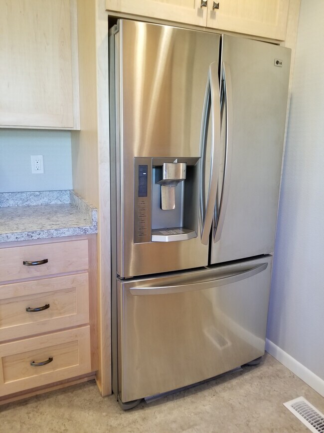 Building Photo - Stunning 4 Bedroom 2 bath in NW Corvallis!