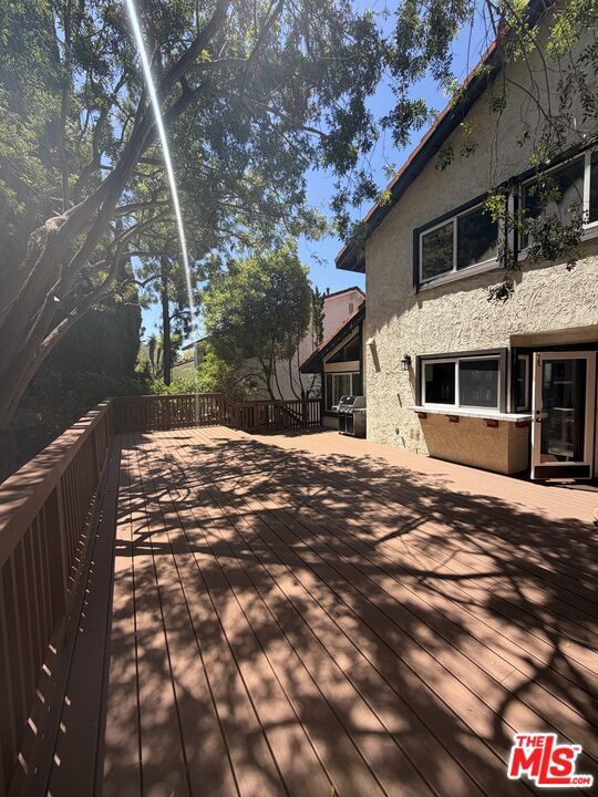 Building Photo - 2880 Woodwardia Dr
