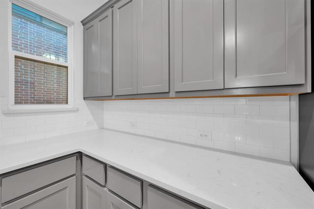 Building Photo - 2825 Stanley Ave