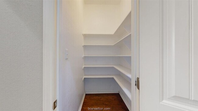 Building Photo - 2706 Horse Haven Ln