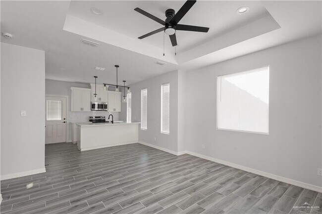 Building Photo - 408 N Onyx Ave