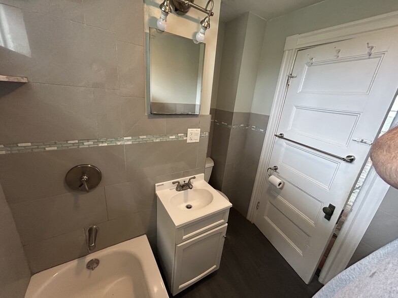 Building Photo - 27R Albion St