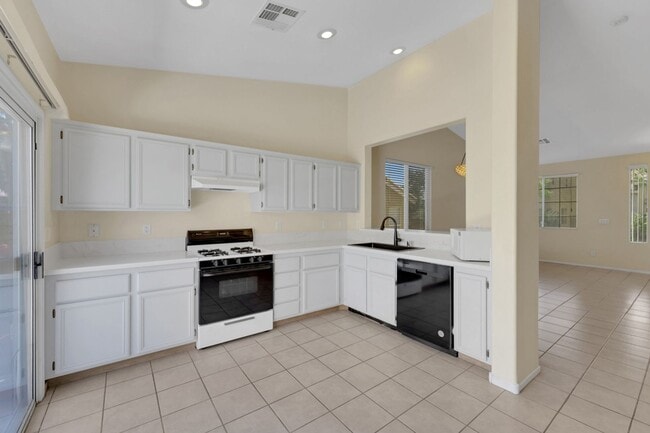 Building Photo - This beautifully updated 2-bedroom home is nestled in a gated community
