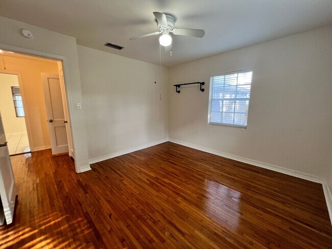 Building Photo - 1009 Clearview Ave