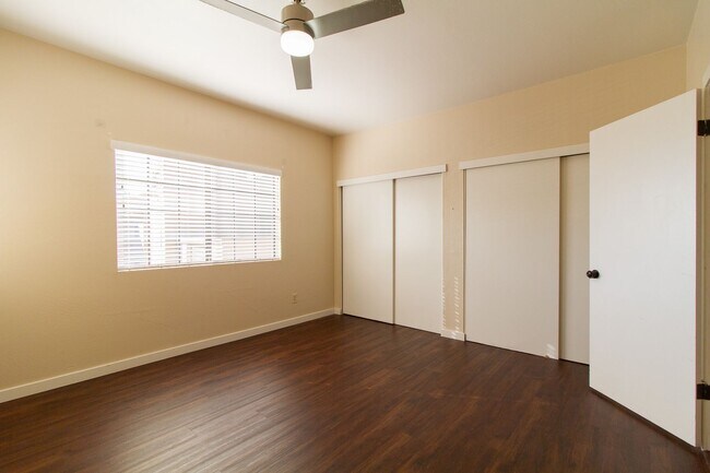 Building Photo - **Charming 2 Bedroom Condo for Rent at Park Centre**
