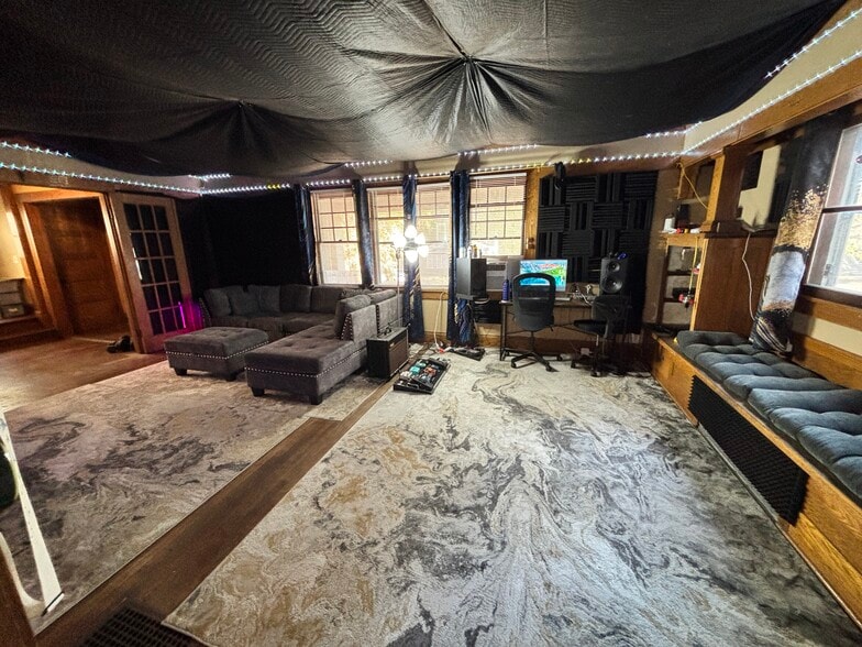 So Spacious!! - 405 N Salisbury St