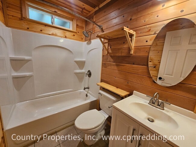 Building Photo - Country Living with 4 Bedrooms plus an Office!