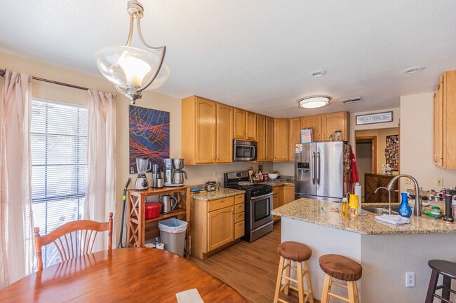 Building Photo - Beautiful 4 Bedroom 2 Bath Home!