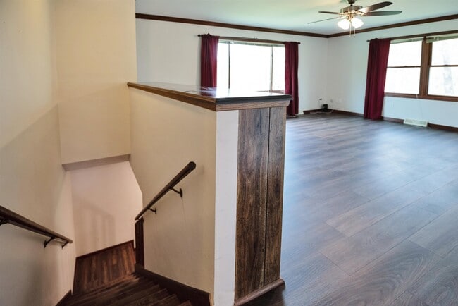 Building Photo - 1870 Sand Ridge Ct