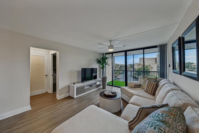 Building Photo - 4 Royal Palm Way