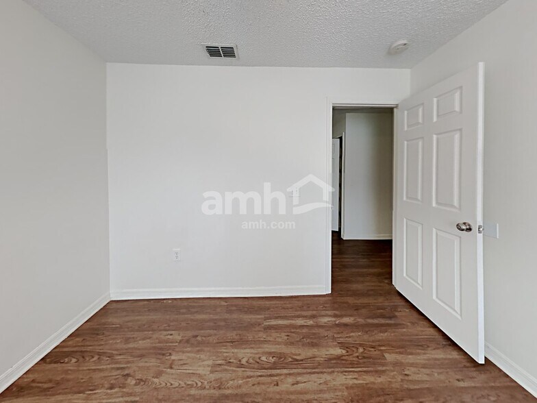 Building Photo - 10421 Opus Dr
