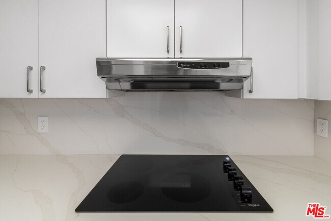 Building Photo - 13700 Marina Pointe Dr