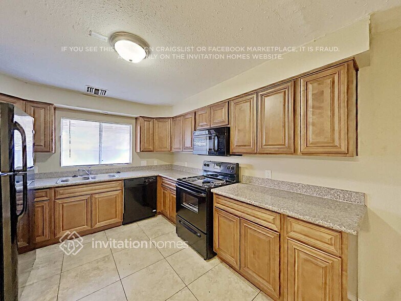 Building Photo - 2713 E Juniper Ave