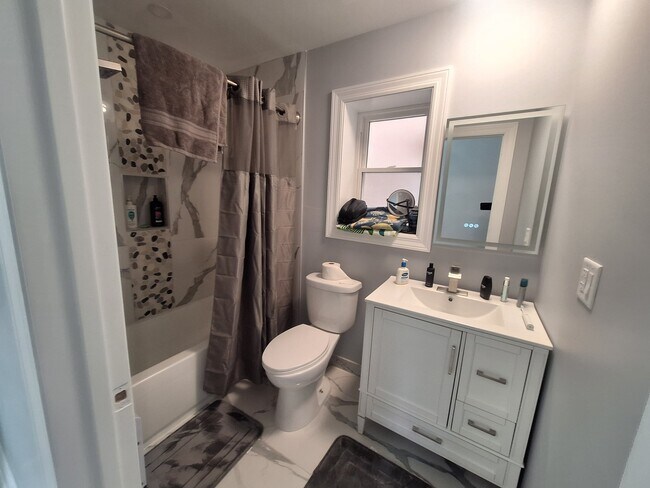 Building Photo - 4947 W Race Ave