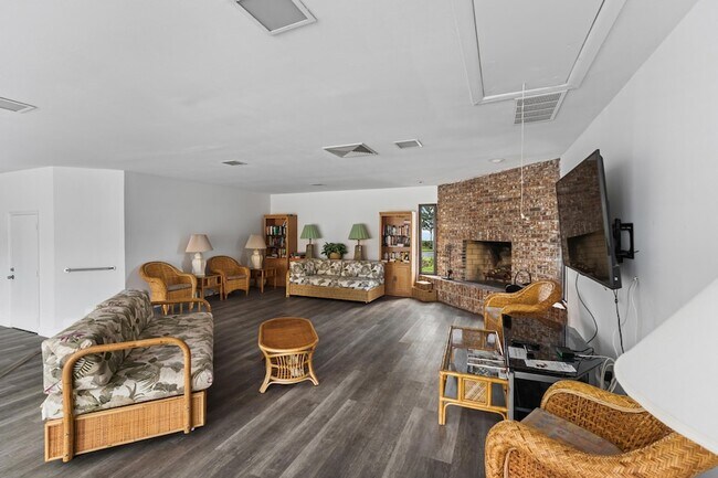 Building Photo - 1605 S US Hwy 1