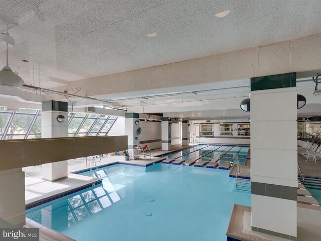 Building Photo - 205 Yoakum Pkwy