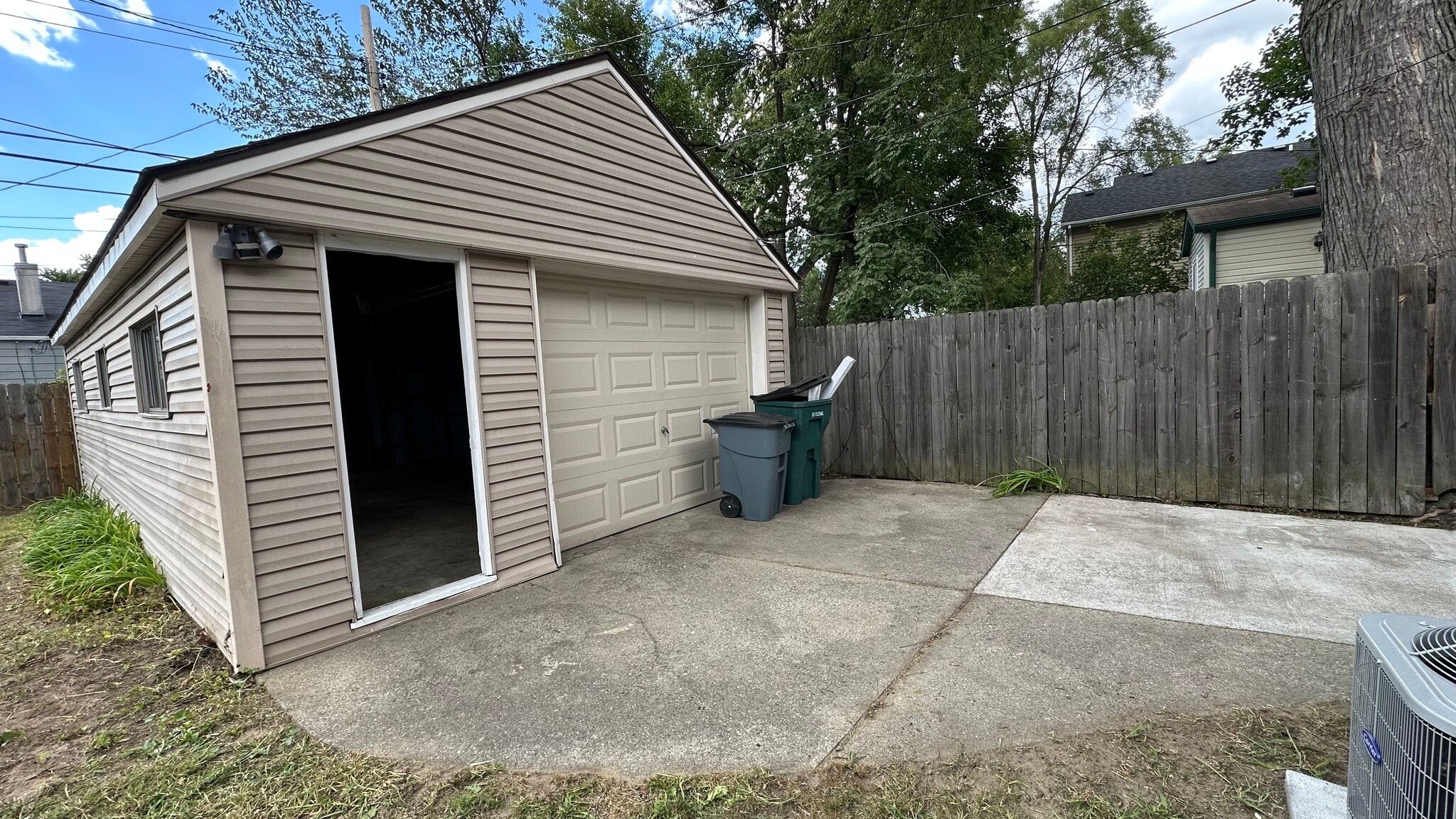 Building Photo - 2945 Burdette St