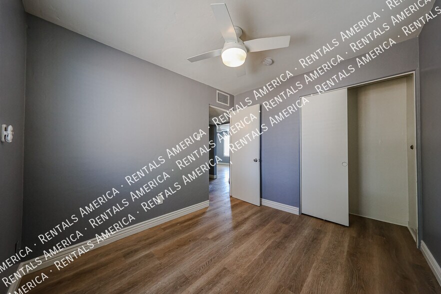 Building Photo - 404 W Mission Ln