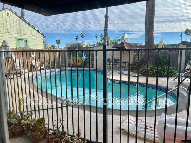 Building Photo - 822 Tourmaline St