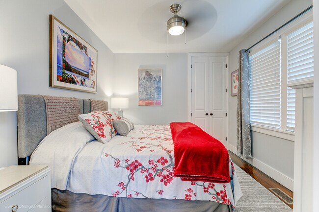 1st floor bedroom - 224 Gibbs Ave