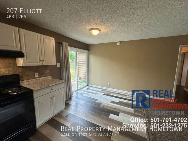 Building Photo - 207 Elliott-