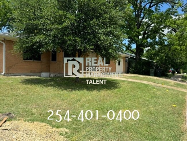 Building Photo - DEAL ALERT! Charming Vintage 3-bedroom, 1-...