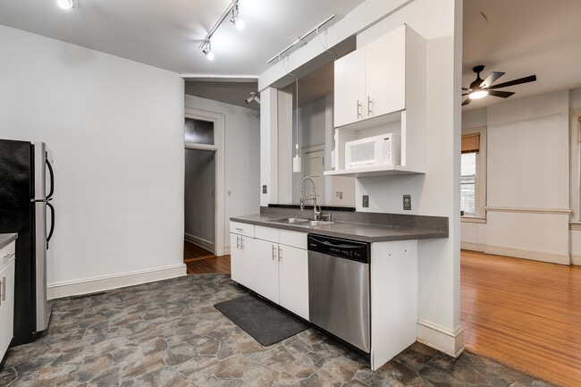 Kitchen - 1809 Park Ave