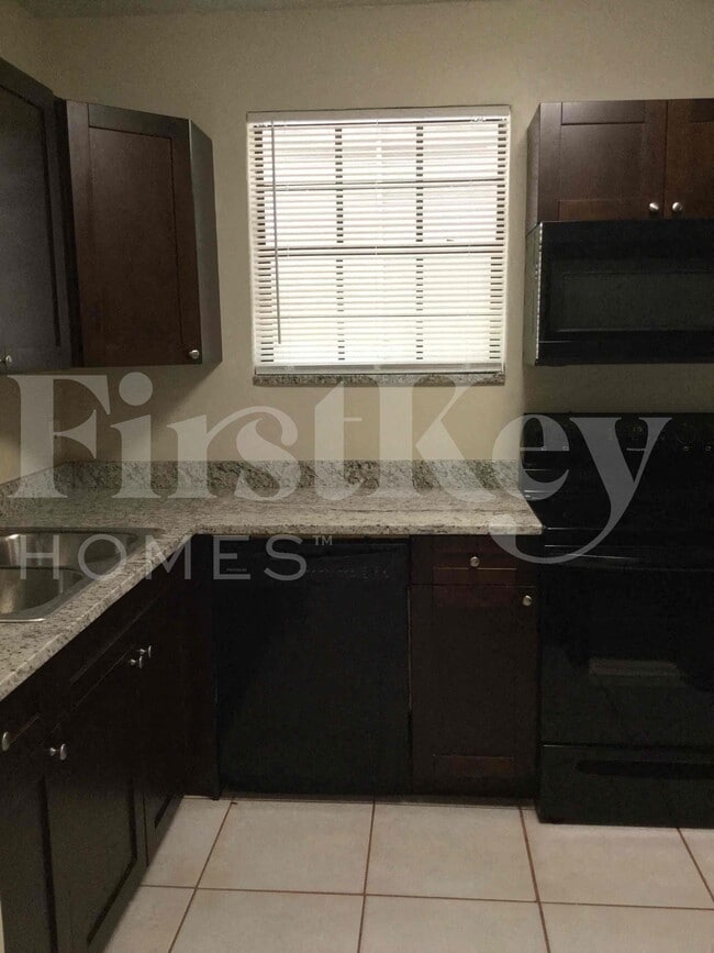 Building Photo - 1121 NW 23rd Terrace