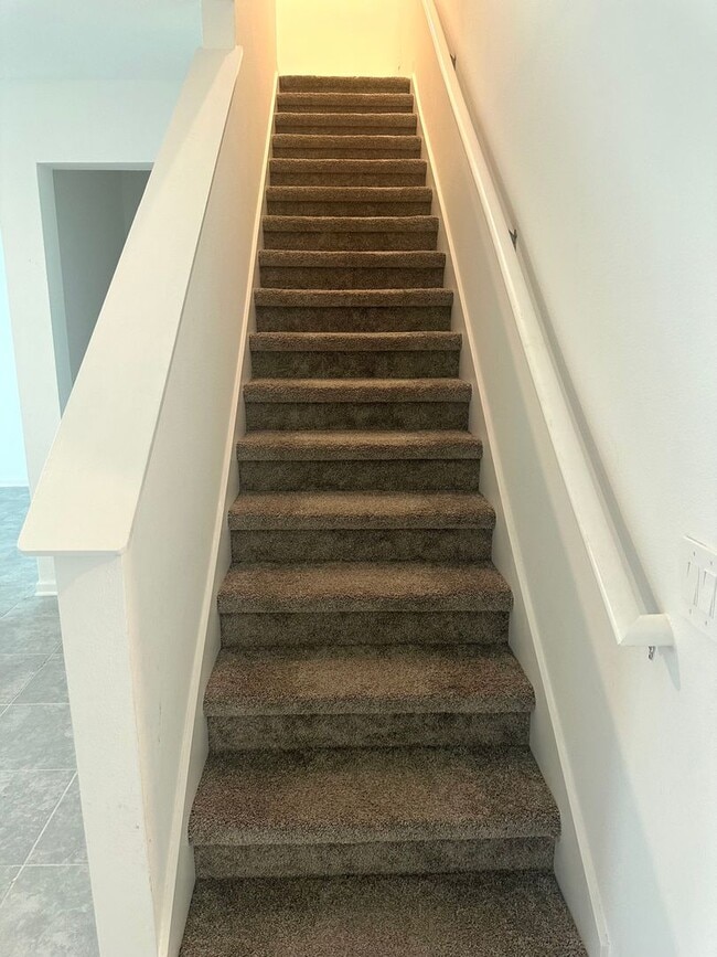 Building Photo - Champions Pointe 3 bed 2.5 bath Town home ...