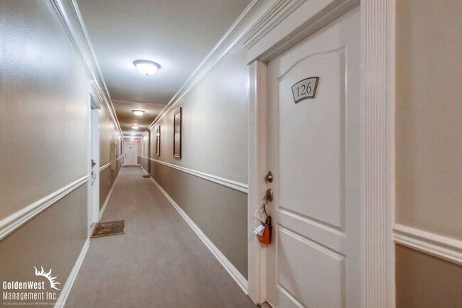 Building Photo - Charming 1Bdm 1Ba Coastal Condo in Pacific Beach!