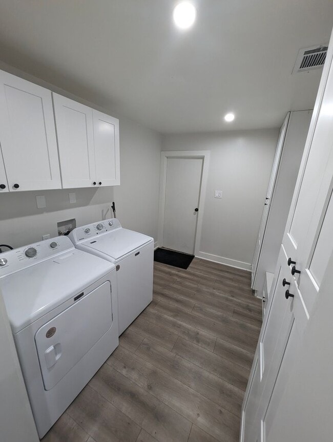 Building Photo - 10415 Westray St