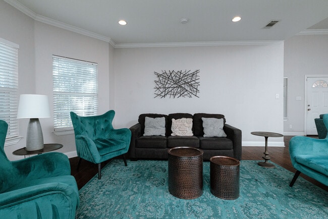 Building Photo - 3014 Falls Dr