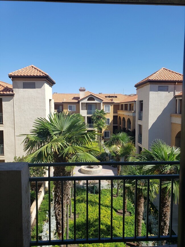Building Photo - Large 2BD/2BA in Mission Valley - Dual Master Suites! - Open Feel - Quiet, Gated, Central Location!