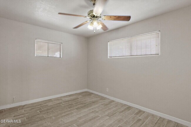 Building Photo - 921 Ash Ln