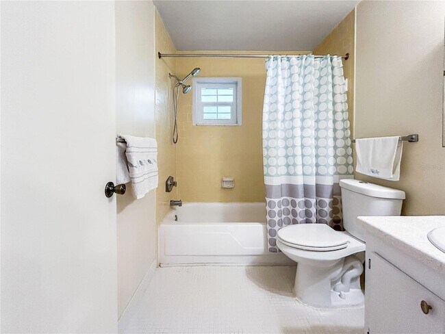 Building Photo - 1706 Belleair Forest Dr