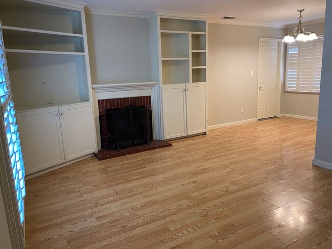 Building Photo - 2759 Broadmoor Ave