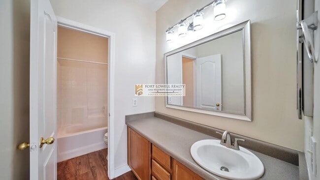 Building Photo - Remodeled NW SFR