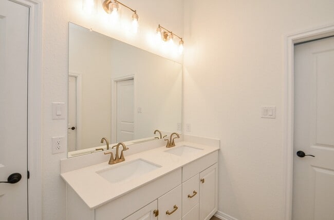 Building Photo - 130 W Coralburst Lp