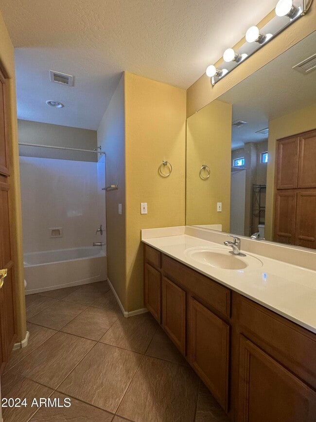 Building Photo - 17017 W Limestone Dr