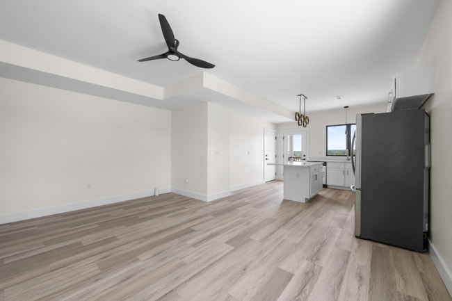 Building Photo - 1295 Holmden Ave