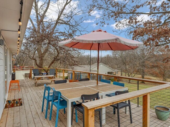 Building Photo - 1304 Lawrence Ave