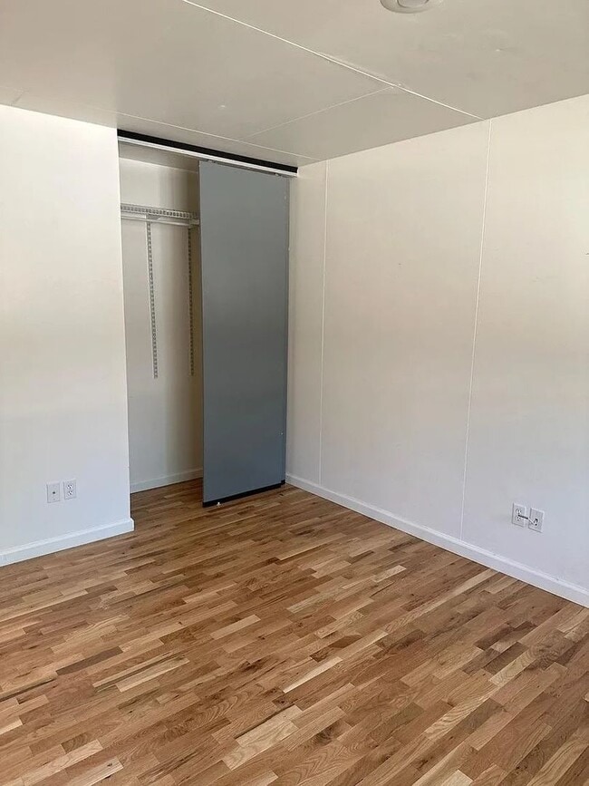 Building Photo - 701 N Florence St