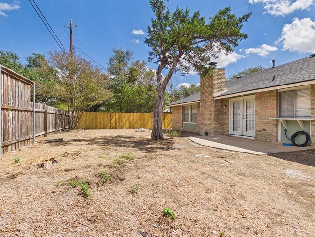 Building Photo - 10038 Woodland Village Dr