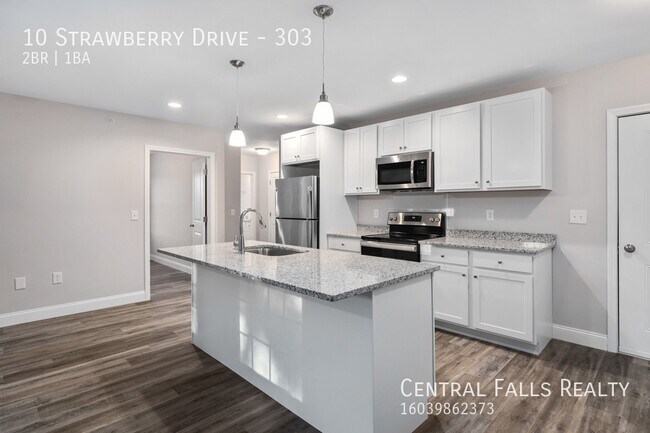 Building Photo - 10 Strawberry Dr