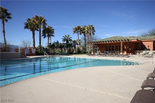 Building Photo - Furnished Enchantment Condo