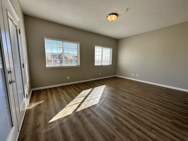 Building Photo - 4985 Kiska Ln