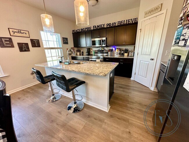 Building Photo - SPRING MOVE-IN SPECIAL: $1000 OFF 1ST MONT...