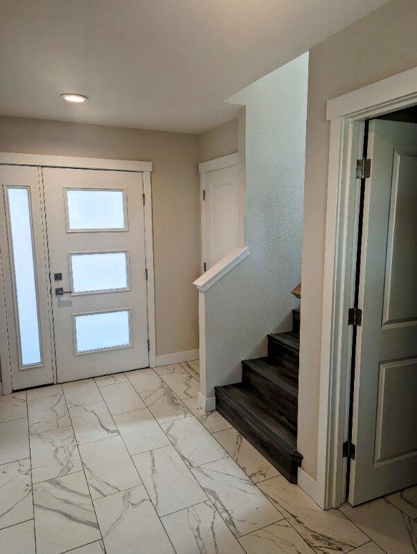 Building Photo - 957 W 12th Ave