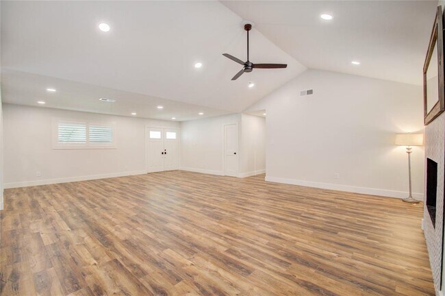 Building Photo - 5735 Grape St