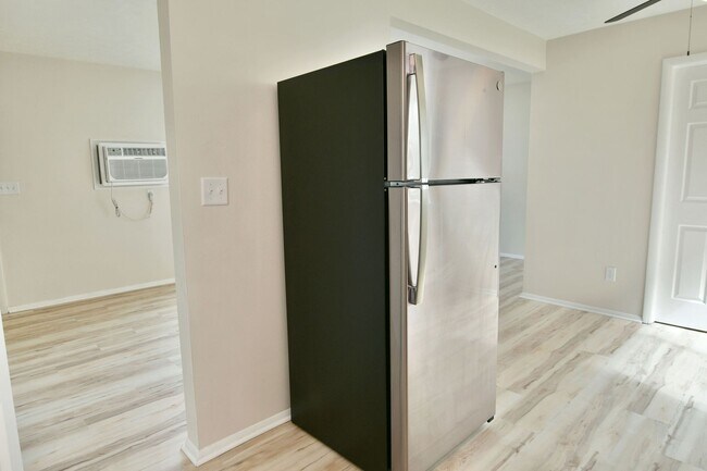 Building Photo - 72-78 S Roanoke